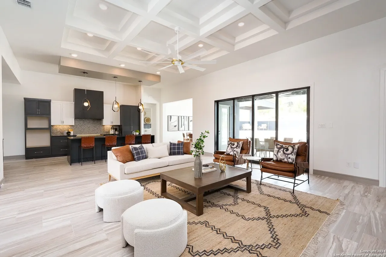 CANYONS MODERN OASIS