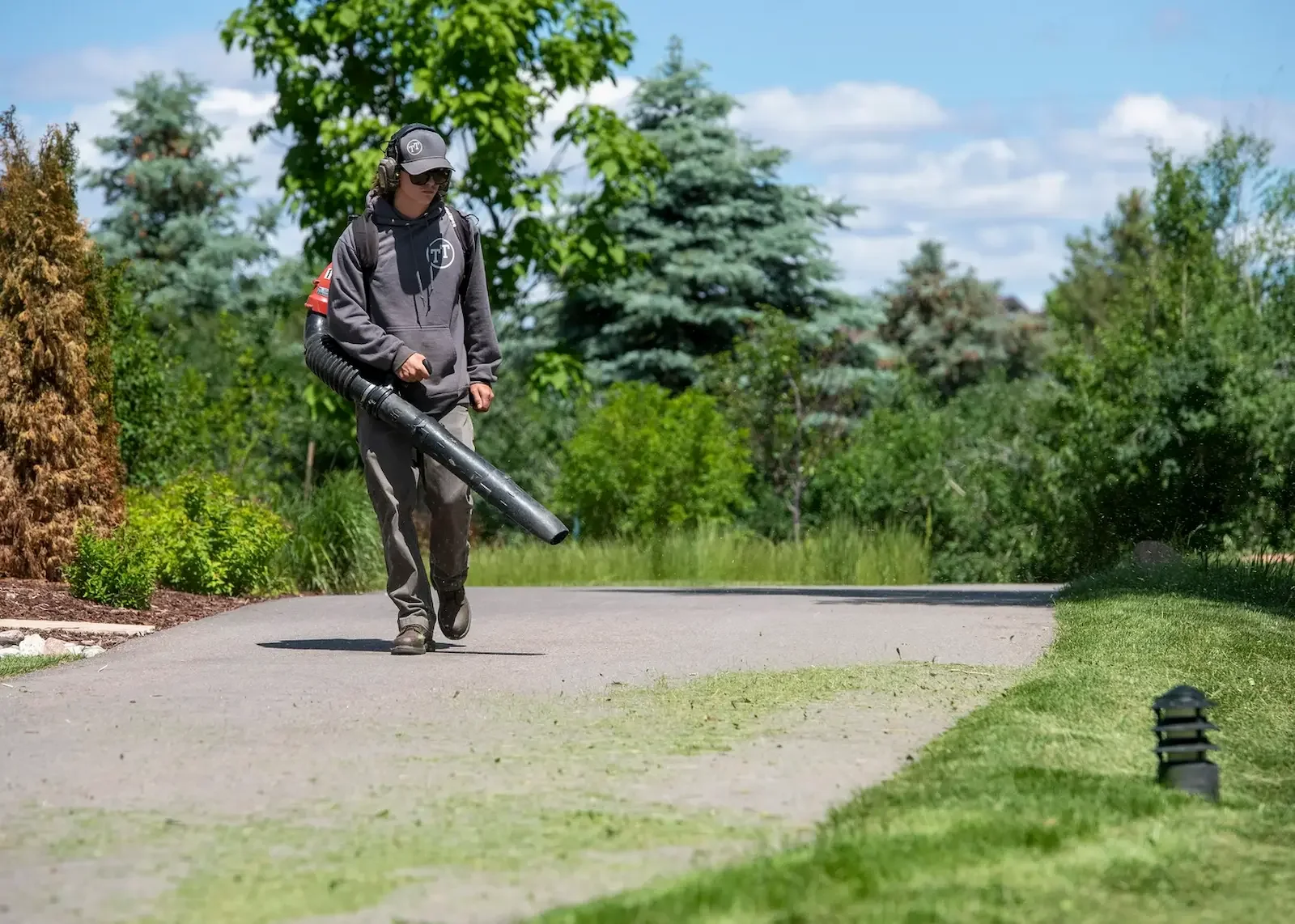 spring-fall-clean-ups-loveland-sidewalk-maintenance (1).webp