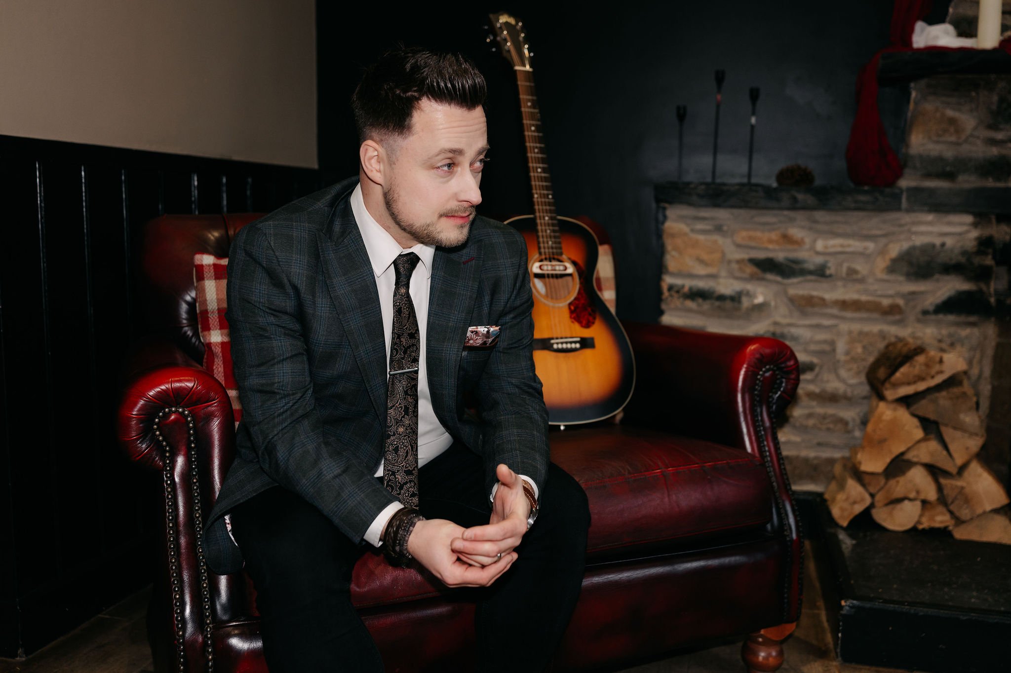 live wedding singer and acoustic guitarist Gellifawr