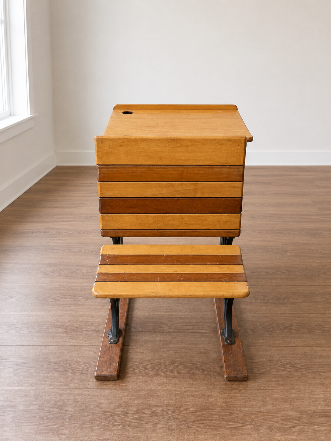 school-desk-front-large.png