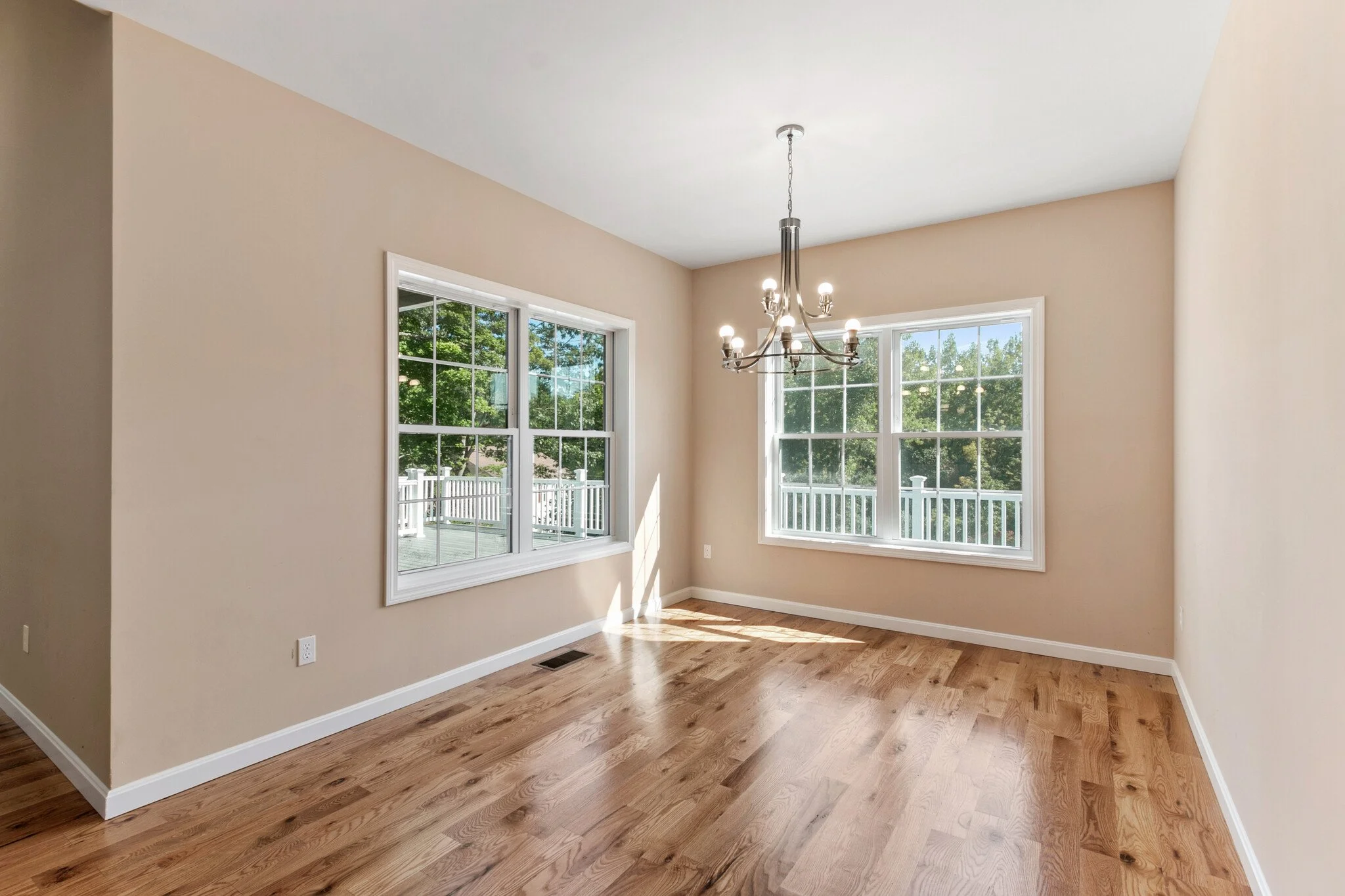Dining Area.jpg