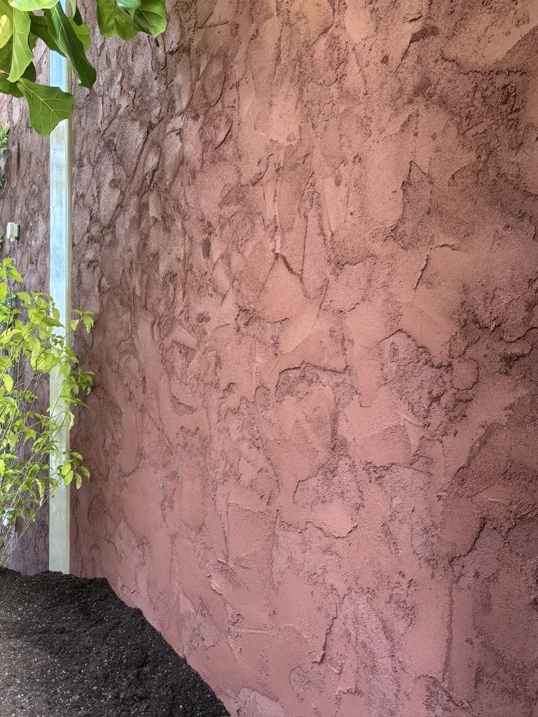 Biobased leemstuc toegepast in een verblijf met aandacht voor gezondheid en comfort