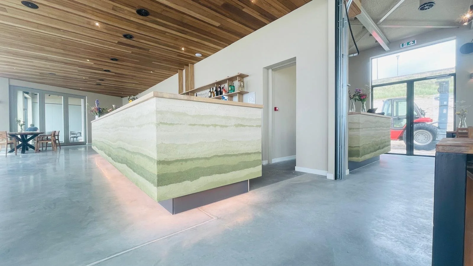 Stampleem design bar uitgevoerd met pigmenten bij Bloomingdale Bloemendaal aan Zee
