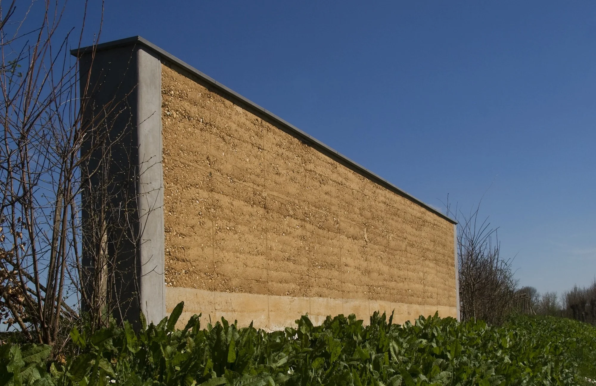 Rammed Earth Stampleem buiten muur