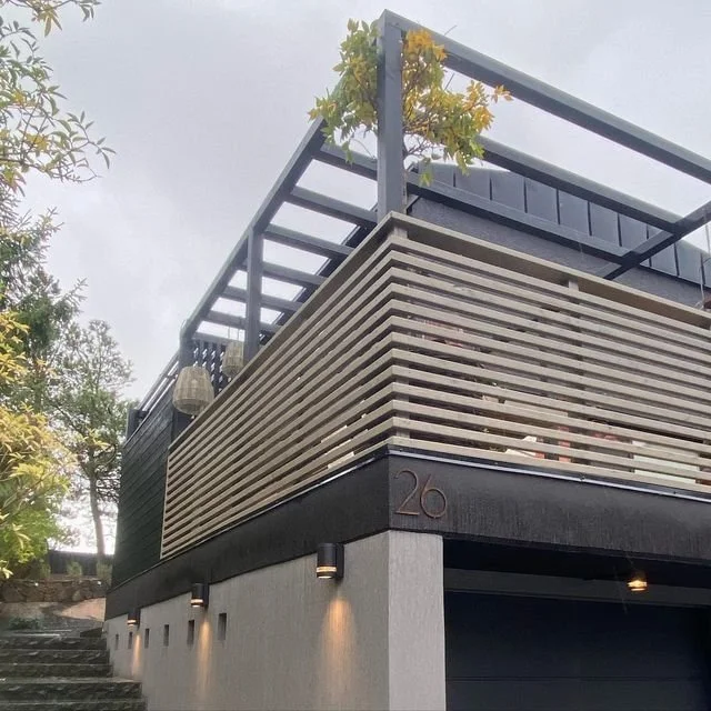 Hussiffror 26 i cortenstål på modernt hus