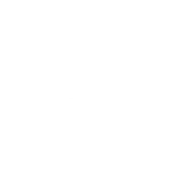 Ein Holzzuber mit einem Holzlöffel daneben, typisch für eine Sauna oder Spa.