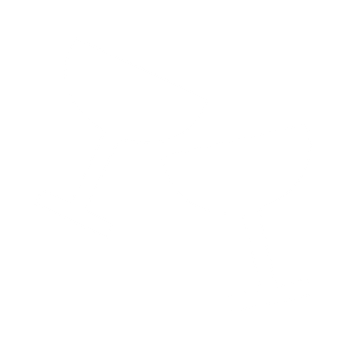 Zwei leere Cocktailgläser, die aneinander lehnen.