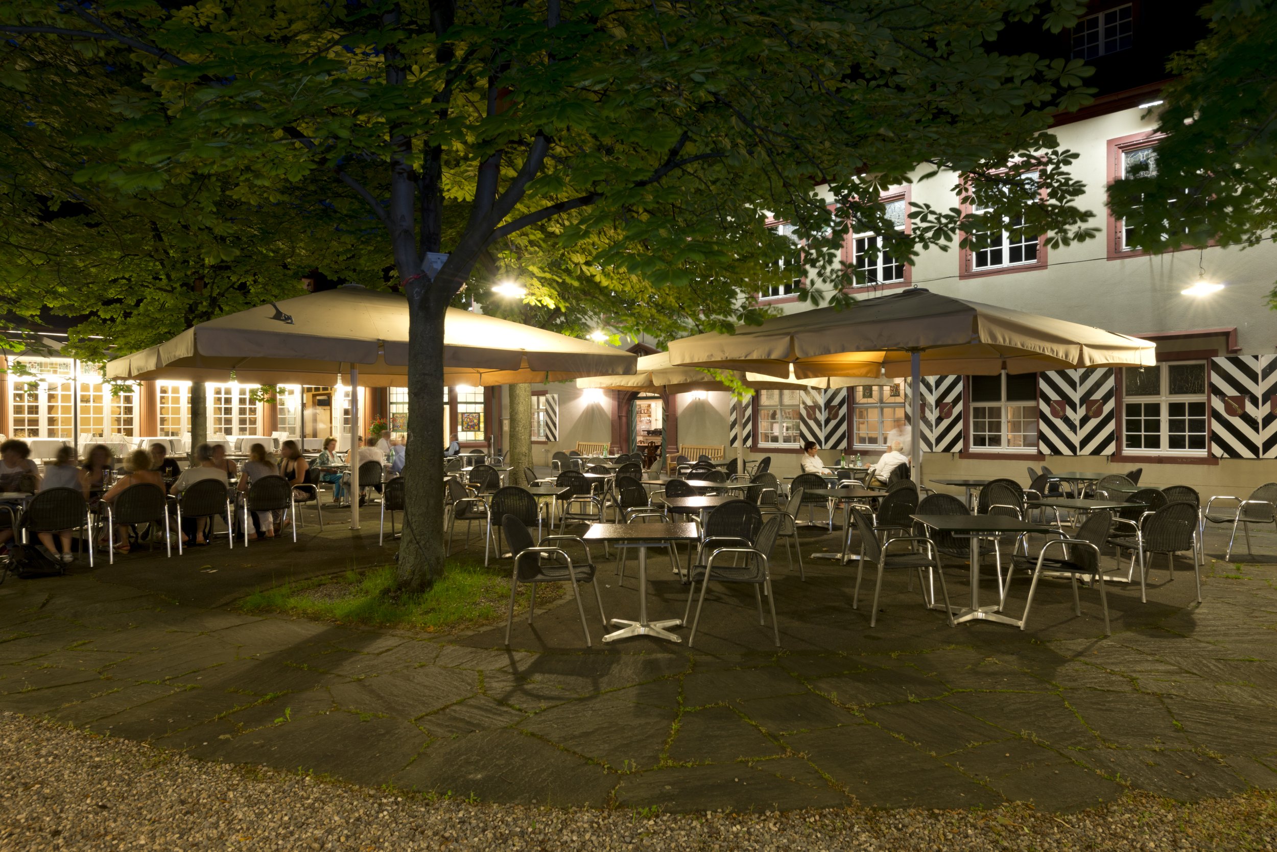 06_Fotos_06.05_Restaurant_aussen_Garten_Schützenhaus_Garten Nacht (3).jpg