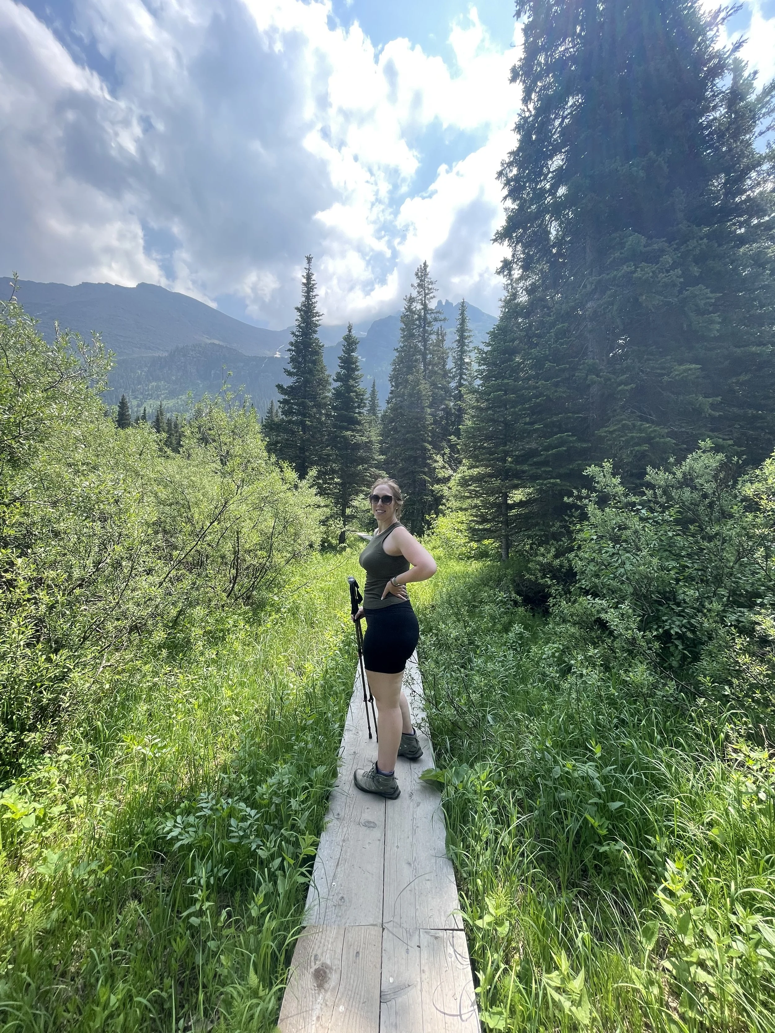 glacier national parking walking trail