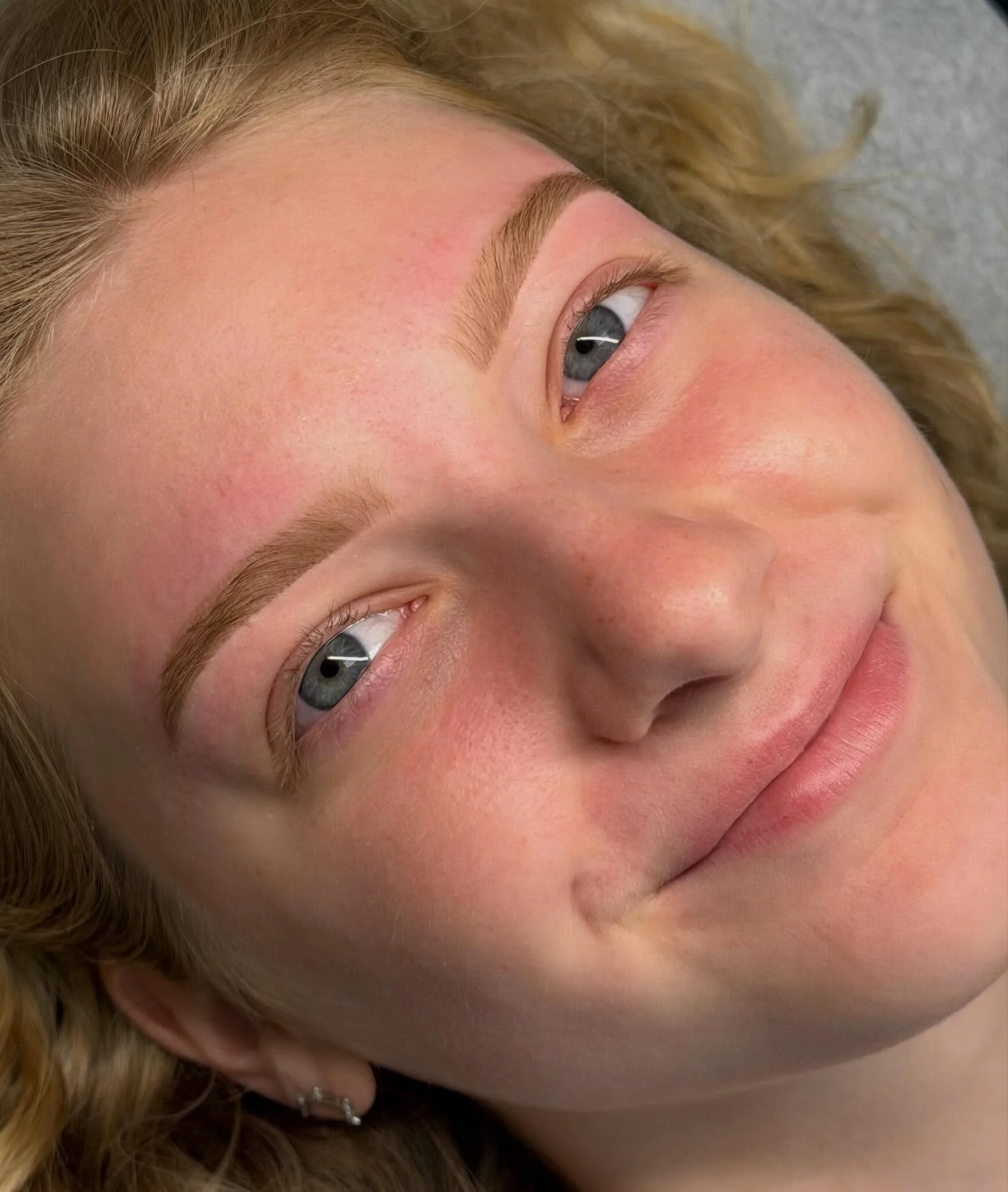 Brow tinting can be performed on everyone, regardless of hair color! 😻 We adjust your brow tint shade based on your hair color and desired results ✨ no blocky brows here! 

#browtint #browtinting #757 #brows