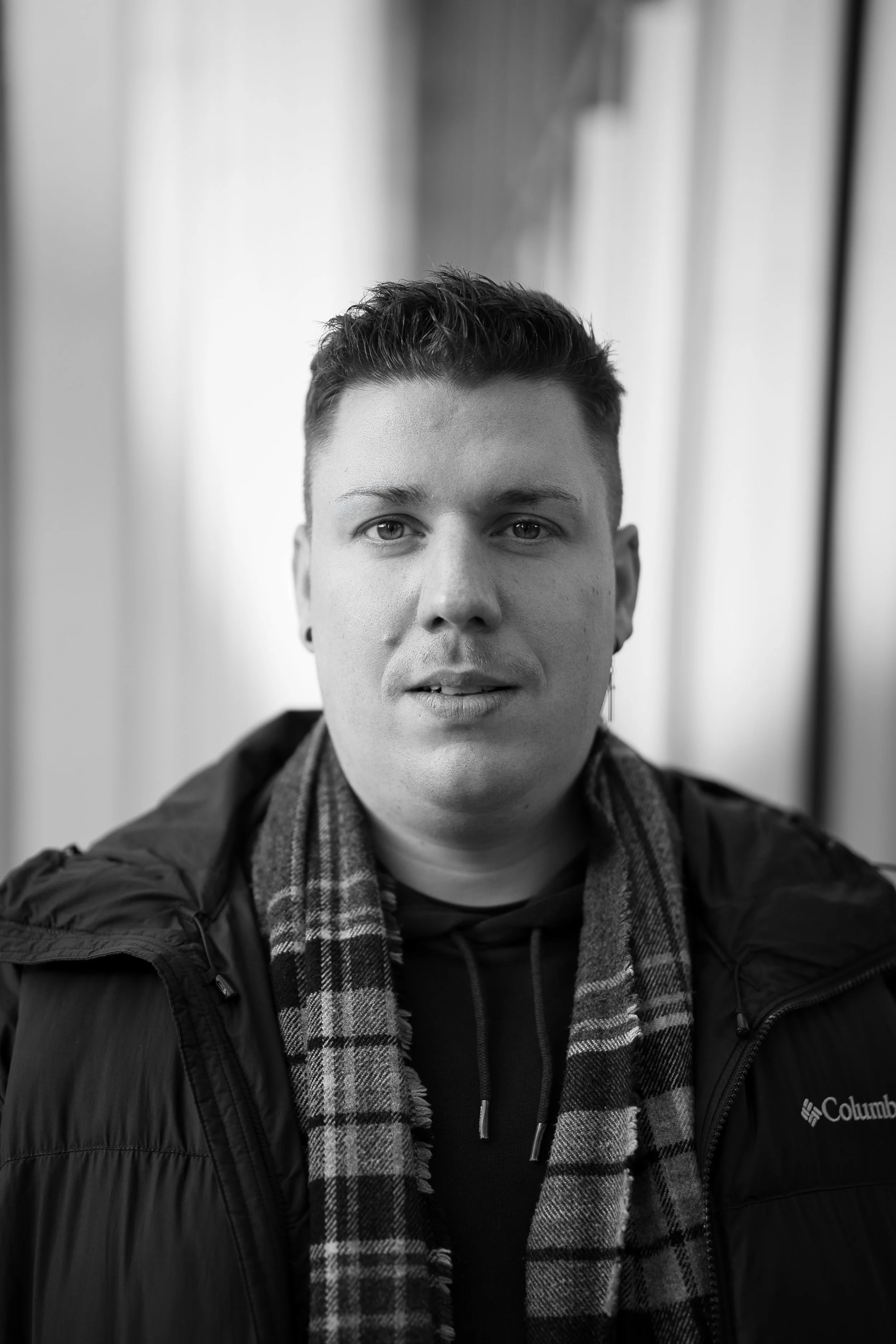 Business Portrait eines Mannes in Berlin Mitte, natürlich und professionell