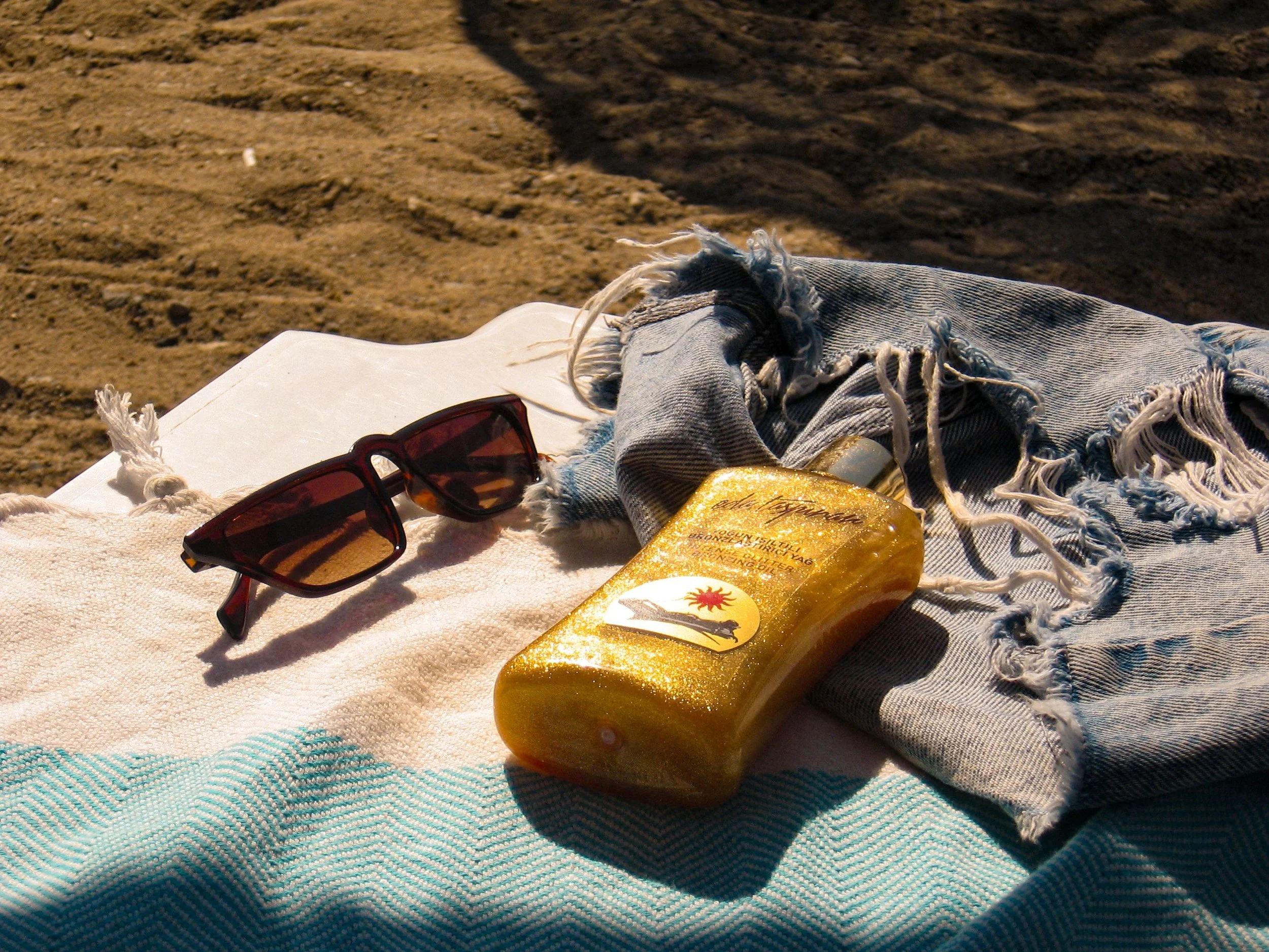 Partir en vacances avec ses appareils auditifs : nos conseils