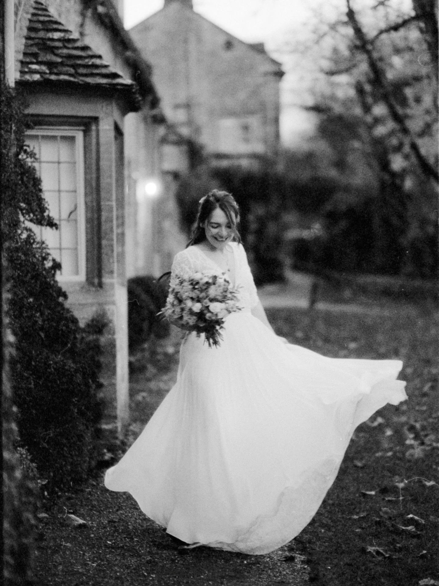 Couple of pics from an early December wedding shot using 35mm film. Ilford Delta 3200 was needed to deal with the rapidly fading light - but it coped with it well!

@baytreehotelburford @cotswoldinns #cotswoldweddingphotographer #analogueweddingphoto