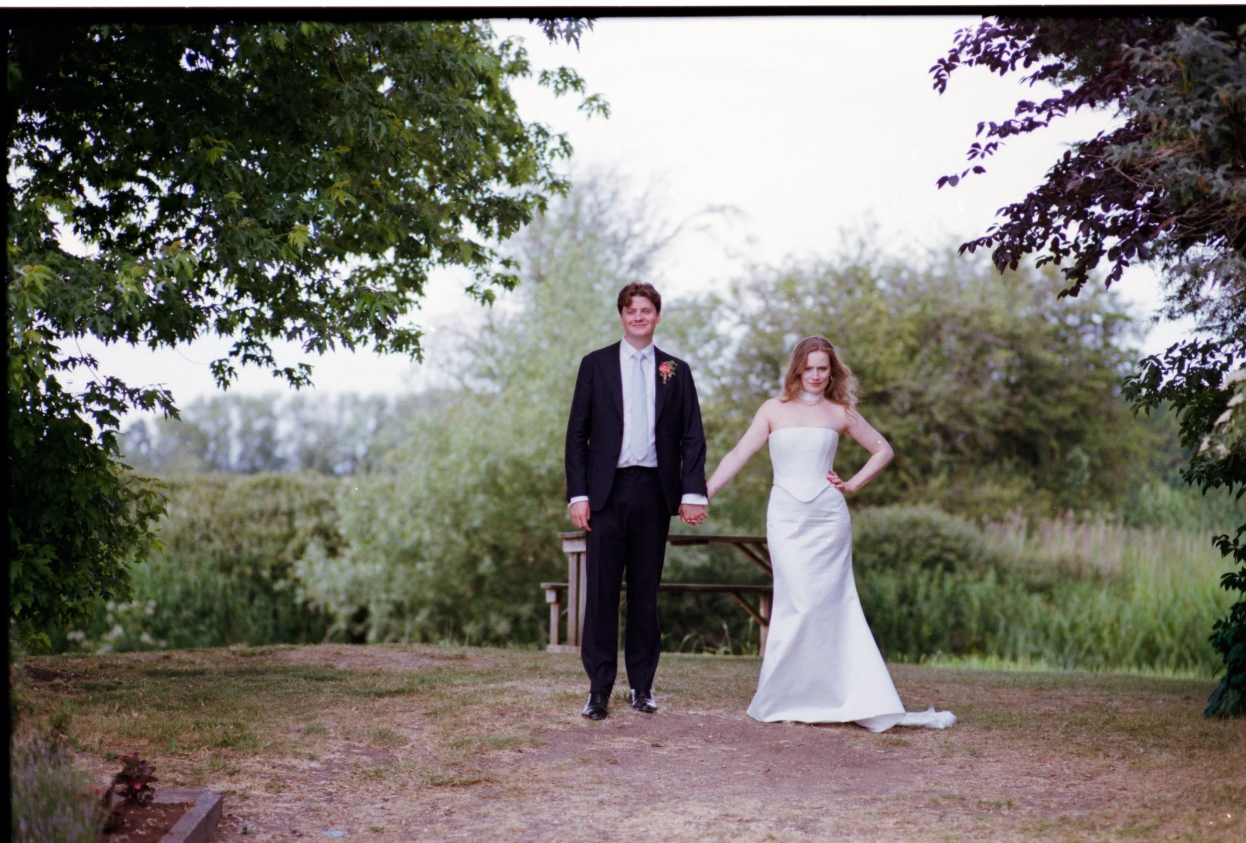 Another 35mm film photo from Polly and Henry&rsquo;s amazing wedding on the banks of the River Thames at The Trout at Tadpole Bridge, Buckland. 
Shot with the Nikon F100 and Nikon 85mm lens. And my favourite colour film Kodak Gold 200. 
An amazing da