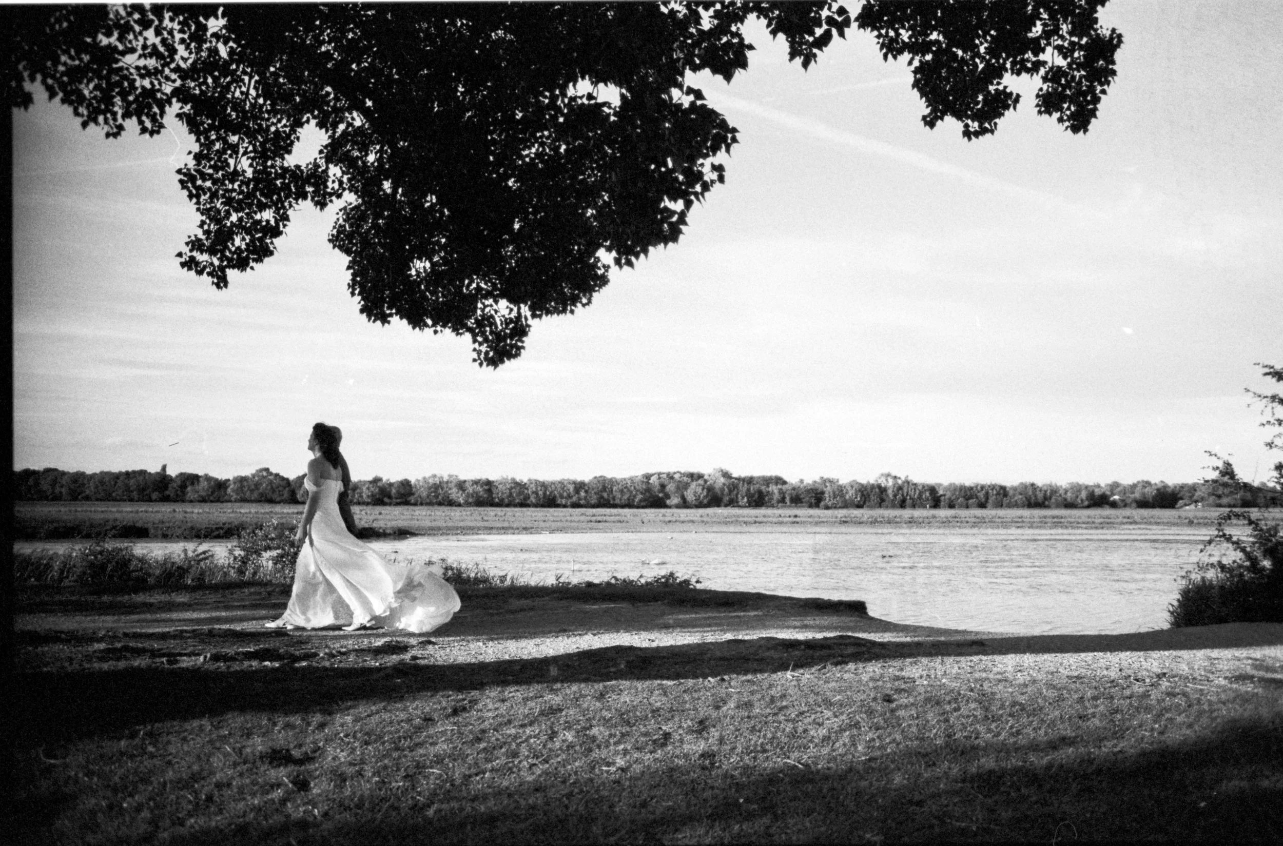 The Perch in Oxford is an amazing wedding venue in picturesque settings next to the River Thames. Catherine and George&rsquo;s wedding was held there and perfectly captured on 35mm film using Nikon analogue cameras. Things couldn&rsquo;t have been be