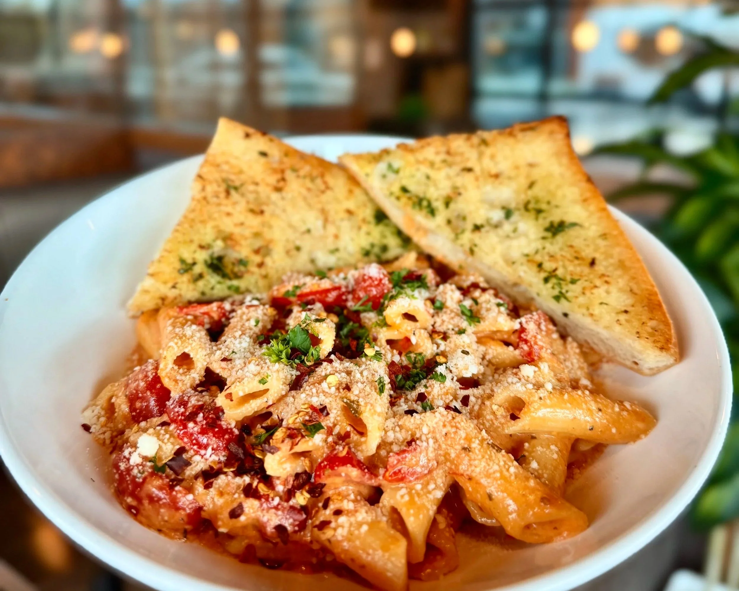 Vodka Rose Penne with garlic bread