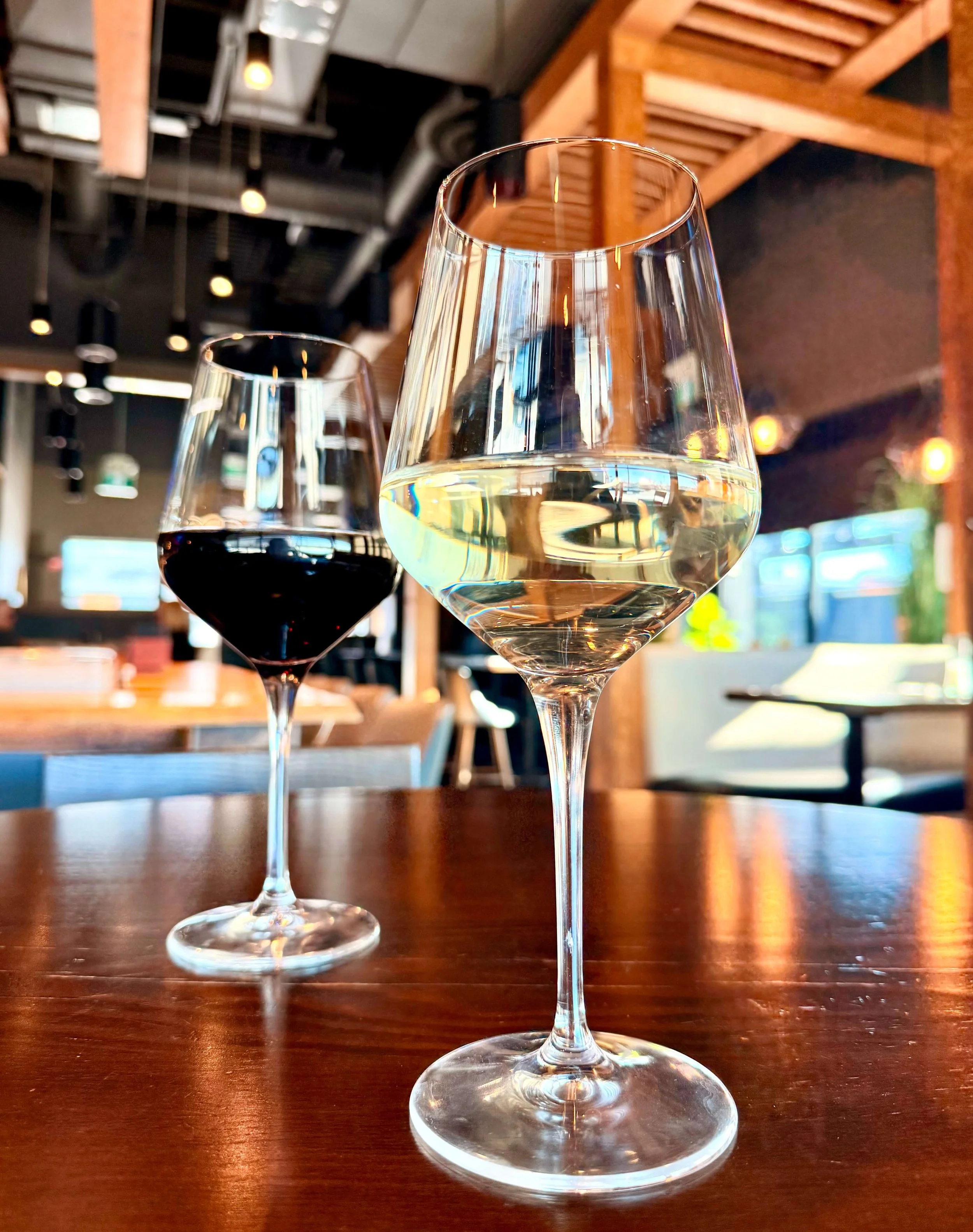 Red & White wine in glasses