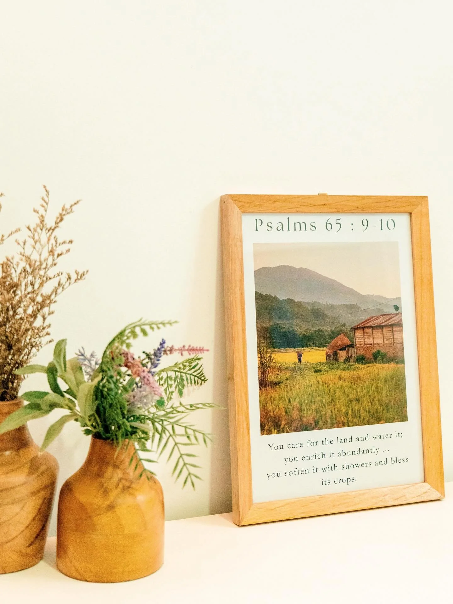 This is a moment captured in a Nepali village &hellip; encompassing a peaceful evening &hellip; carrying a stack of hay for the animals &hellip; the last feeding time of the day &hellip; this is life in the Himalayas 
a moment in time captured 📸fram