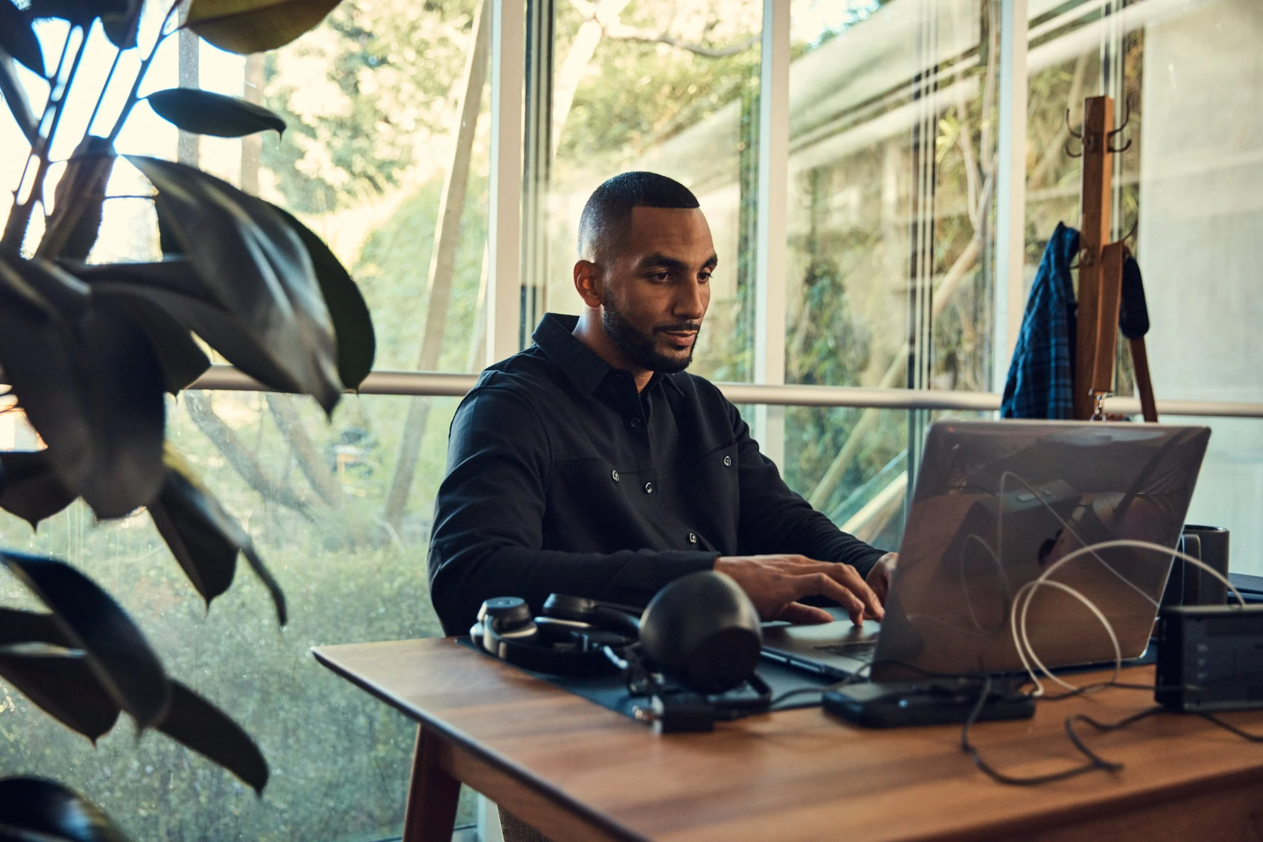 201_Victor_Working_From_Home_Office_0011.jpg
