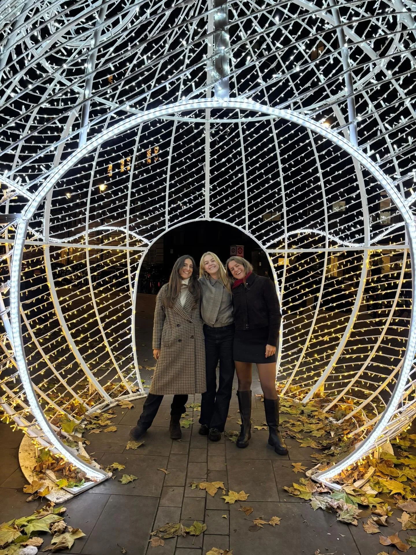 1ST of December, Christmas is coming and life couldn&rsquo;t be going BETTER. Holy shmokes these last two weeks have been huge ⬇️

🫶 Night out with the gals in London. Yes please 

🫶 Went to bath with mum. Decaff coffee and lots of walking around a