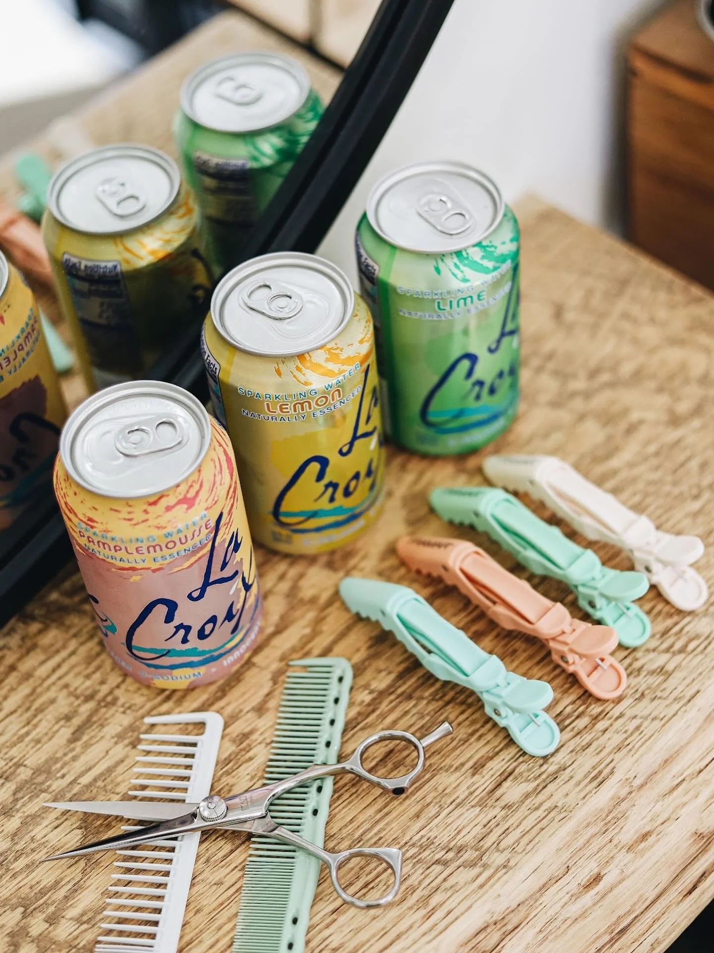 First-time salon visits can feel like stepping into an alternate universe, are they judging your hair? your vibe? your soul? 😂
Not here! At Marie Marie Salon, we match your energy, hand you a sparkling water ✨, and remind you that beauty should feel