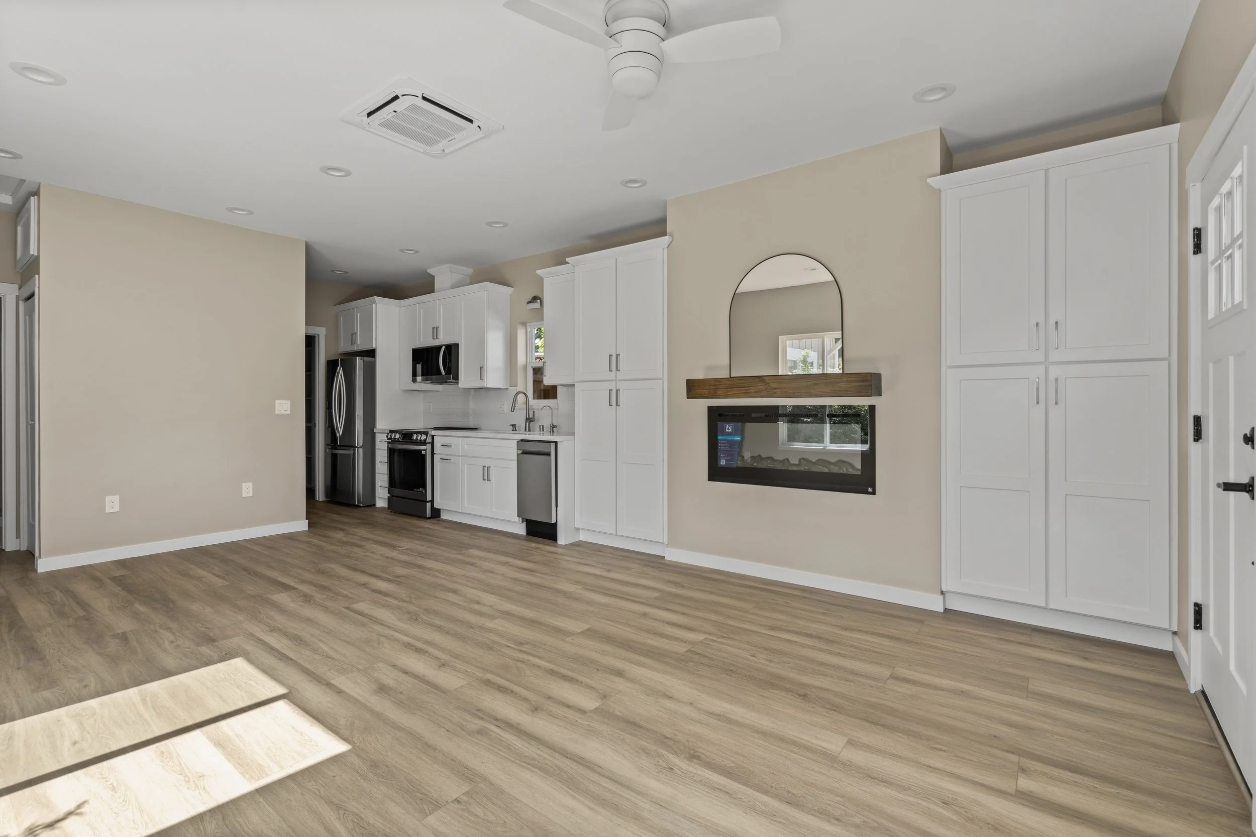 634 Maureen Ln_flywithsas-4.jpg