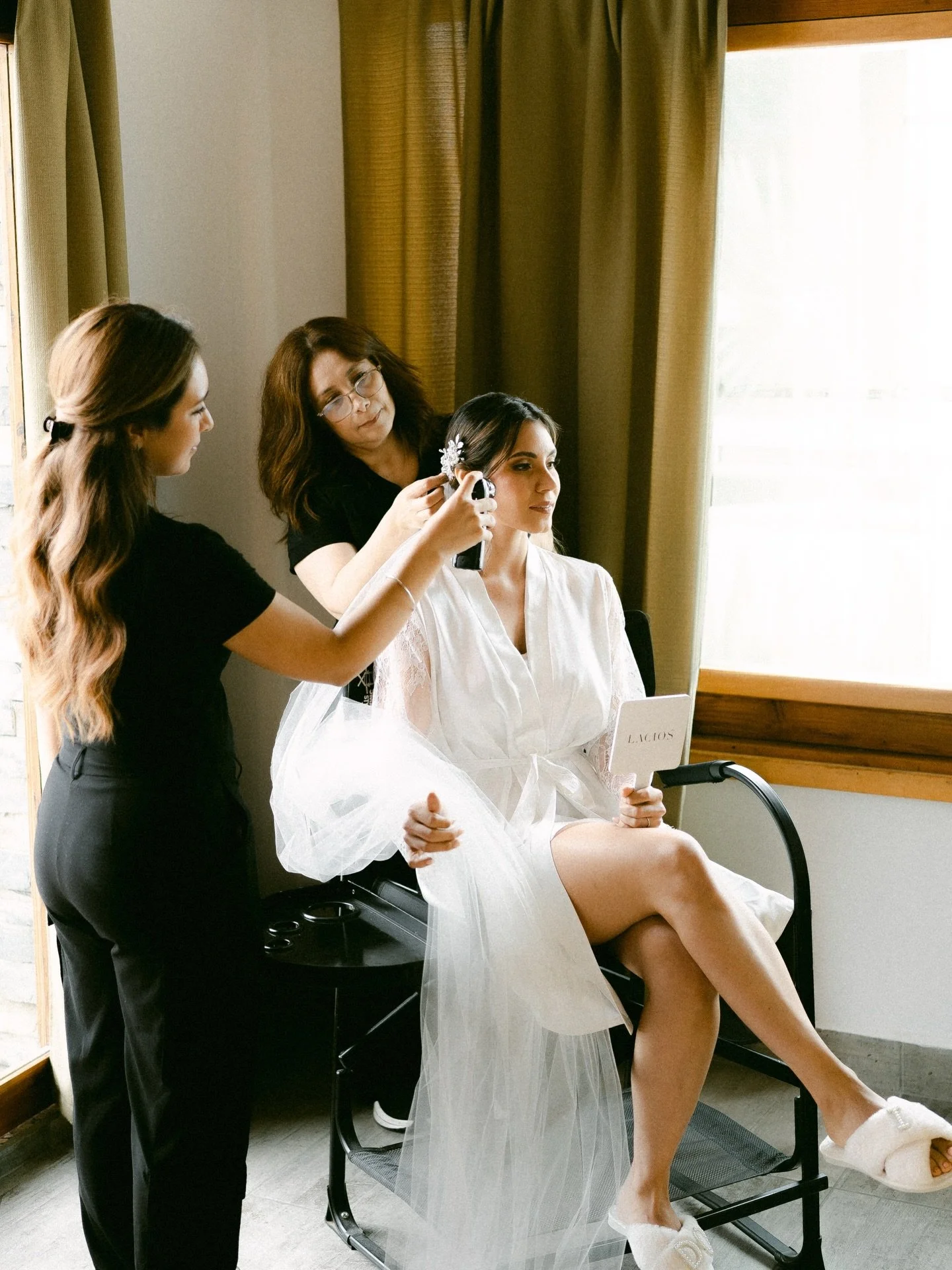 La experiencia que respalda nuestro servicio ✨No solo realizamos peinados y maquillaje de novia, te ofrecemos la tranquilidad de un equipo con m&aacute;s de 10 a&ntilde;os de respaldo y experiencia 💍✨ #LaciosBrides