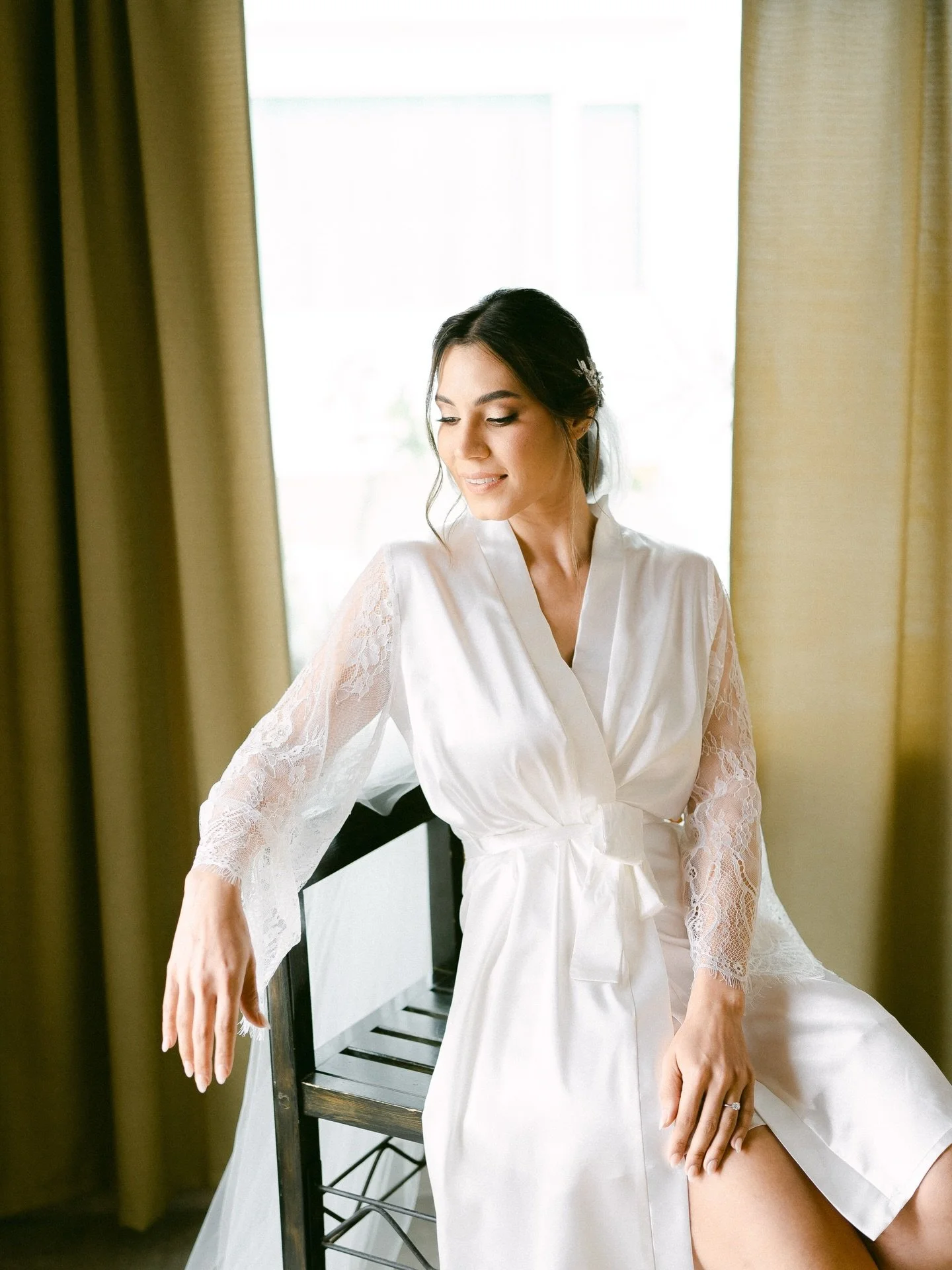 Hay miradas que se quedan grabadas para siempre ✨ Si buscas un servicio de peinado y maquillaje que entiende la elegancia atemporal y la seguridad que estaremos para ti el 1000%  somos el equipo de belleza indicado para ti ✨💍 #LaciosBrides 

Agenda 