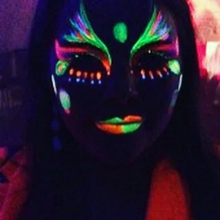 Princesse fluo adulte – maquillage UV (black light)