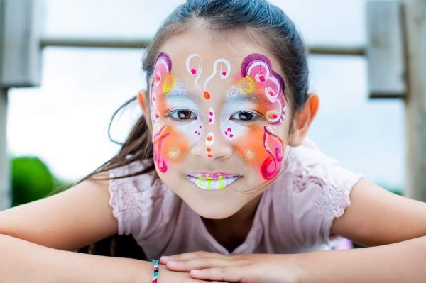 Grimage enfants pour anniversaire et événements à domicile en Brabant wallon et Bruxelles.