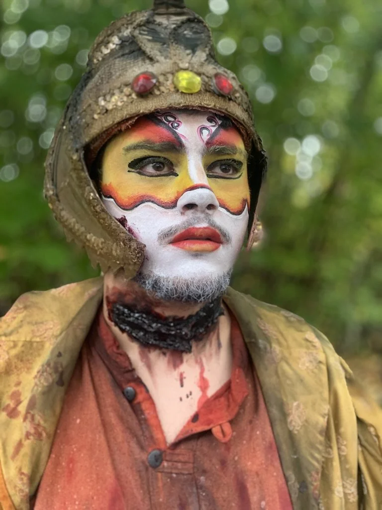 Maquillage Halloween soirée à thème et costume de chevalier