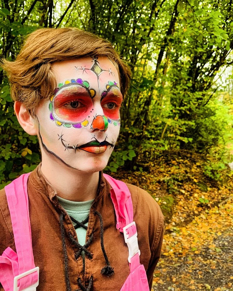 Maquillage squelette toute en couleur fête des morts