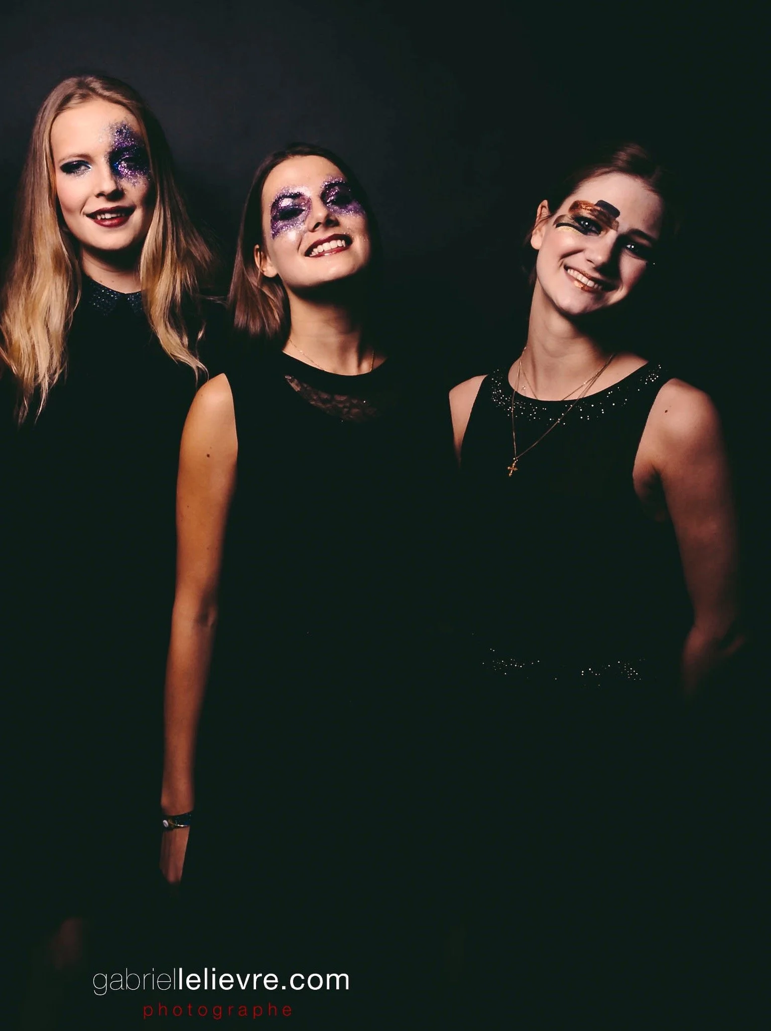 Maquillage soirée rallye, teint lumineux et regard artistique