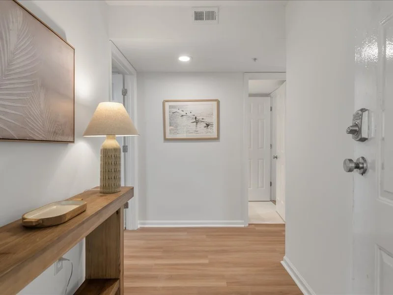 116-201 W Artic 410_i-7.jpg