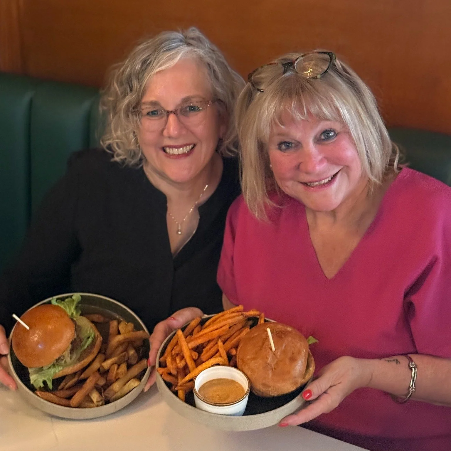 Who loves a smash burger? @maryelizabethdilly  rom @downsizingsolutions.ca and Barbara Frederikse from @fieldstone_law do, that's who! These two wonderful women were celebrating being sponsors for our upcoming charity golf tournament (May 28 at @moun