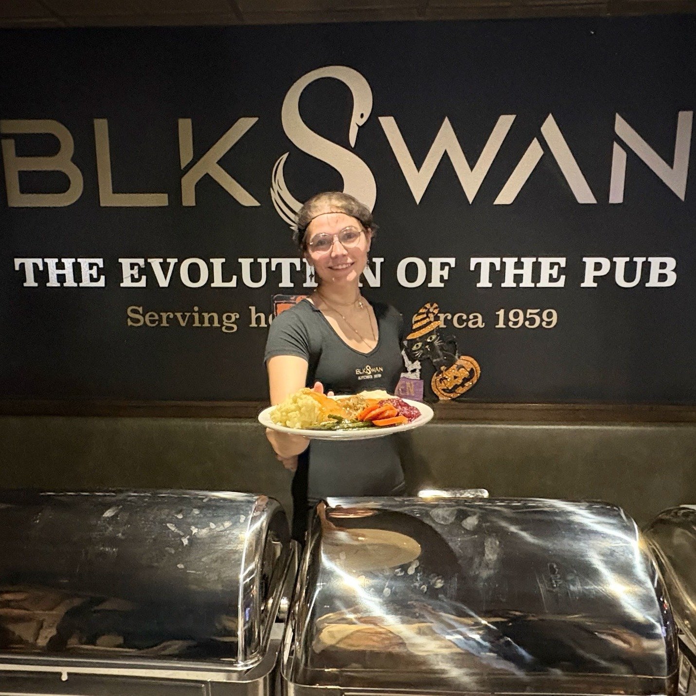 Thank you so much to Colin and the amazing team at @blkswan_downtownburlington and to the entire Blk Swan group for providing free turkey dinners to hundreds of people on Thanksgiving Day again this year.

Thanks to @mozellecole848  for these photos 