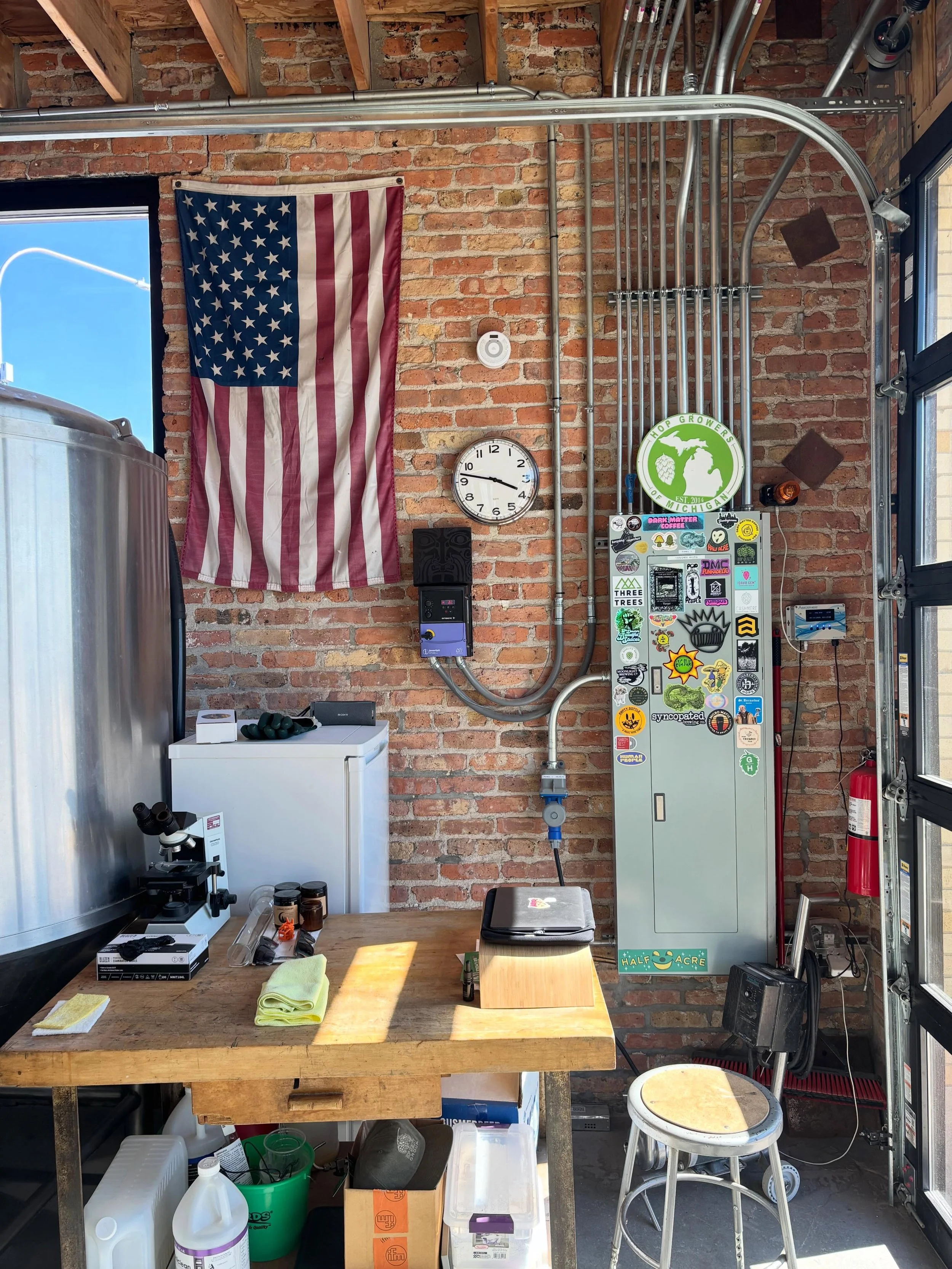 open all weekend including 12pm-10pm on Memorial Day&hellip;crawfish boil saturday&hellip;bitter, pilsner, blonde, two pale ales, and ipa flowing out of the servers&hellip;grip and rip a rock block triple shot 3 day weekend over here 🇺🇸