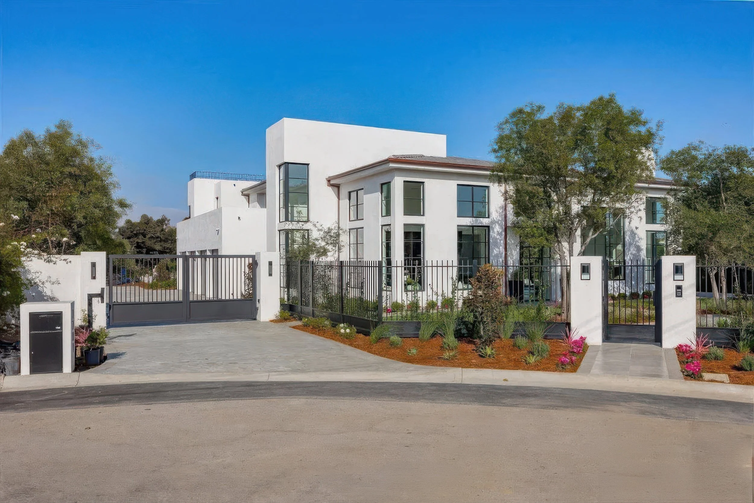 Colgate36.jpg_1-standard v2-4x.jpeg