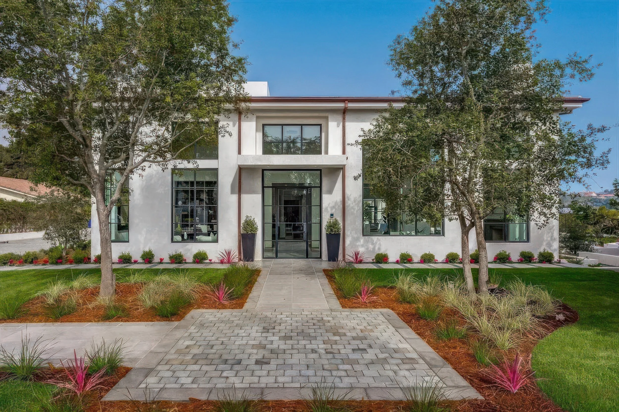 Colgate35.jpg_1-standard v2-4x.jpeg