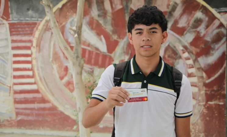 La Beca Benito Juárez y Jóvenes Escribiendo el Futuro harán pago doble en abril