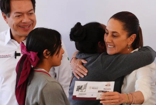 En solo dos años, el Gobierno de México destinó más de 12,392 millones de pesos en becas para Oaxaca: SEP