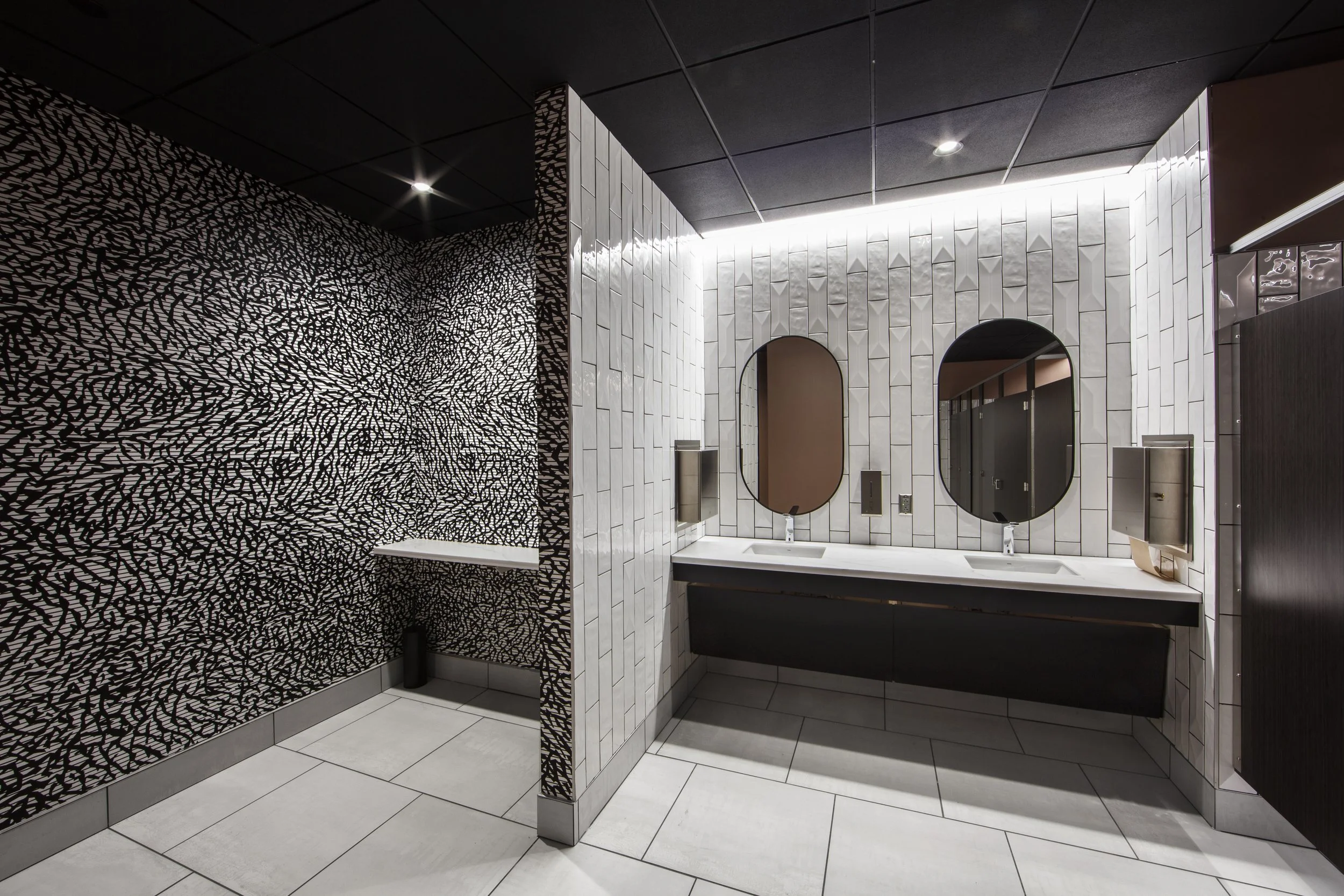 28 Restrooms_0444.jpg