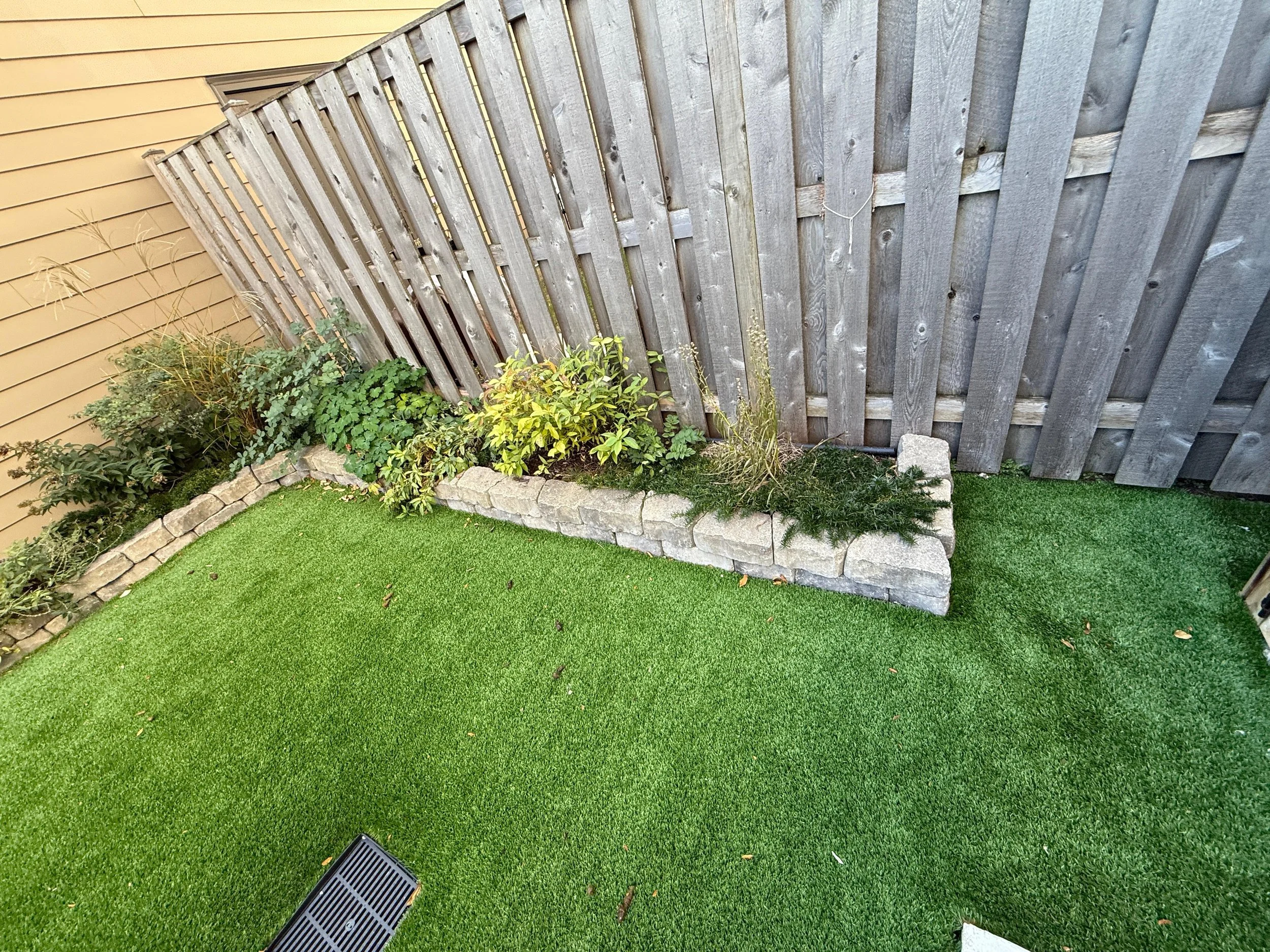 Artificial Turf - Outdoor & Indoor low‑pile mats and synthetic flooring.