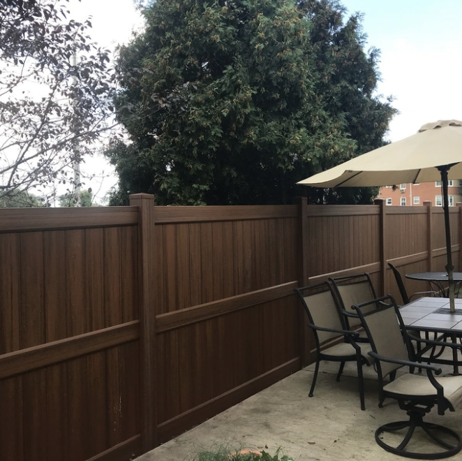 Vinyl Fencing: Custom styles