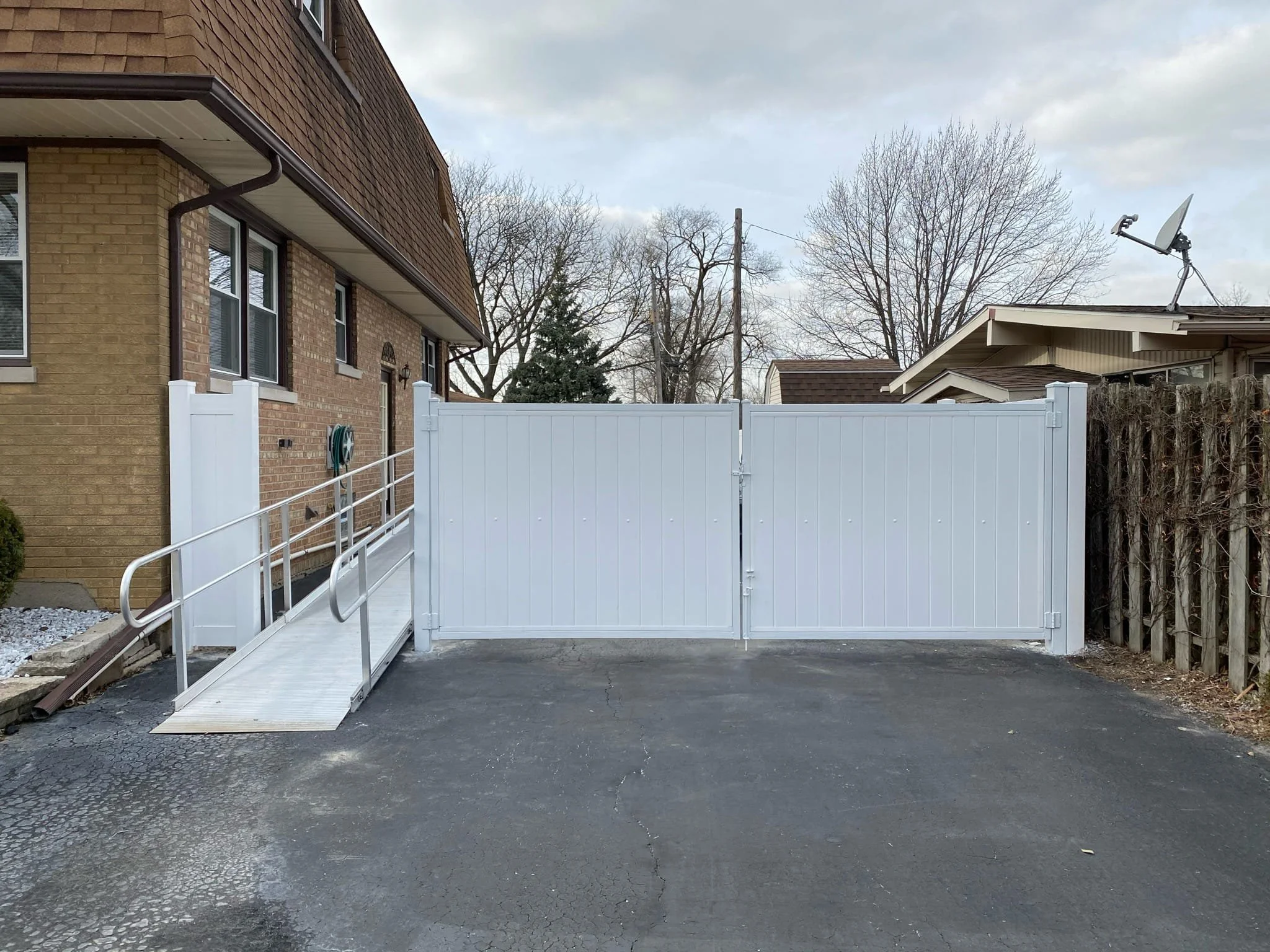 Vinyl Fencing: Custom Styles, Gates & Handicap Ramps