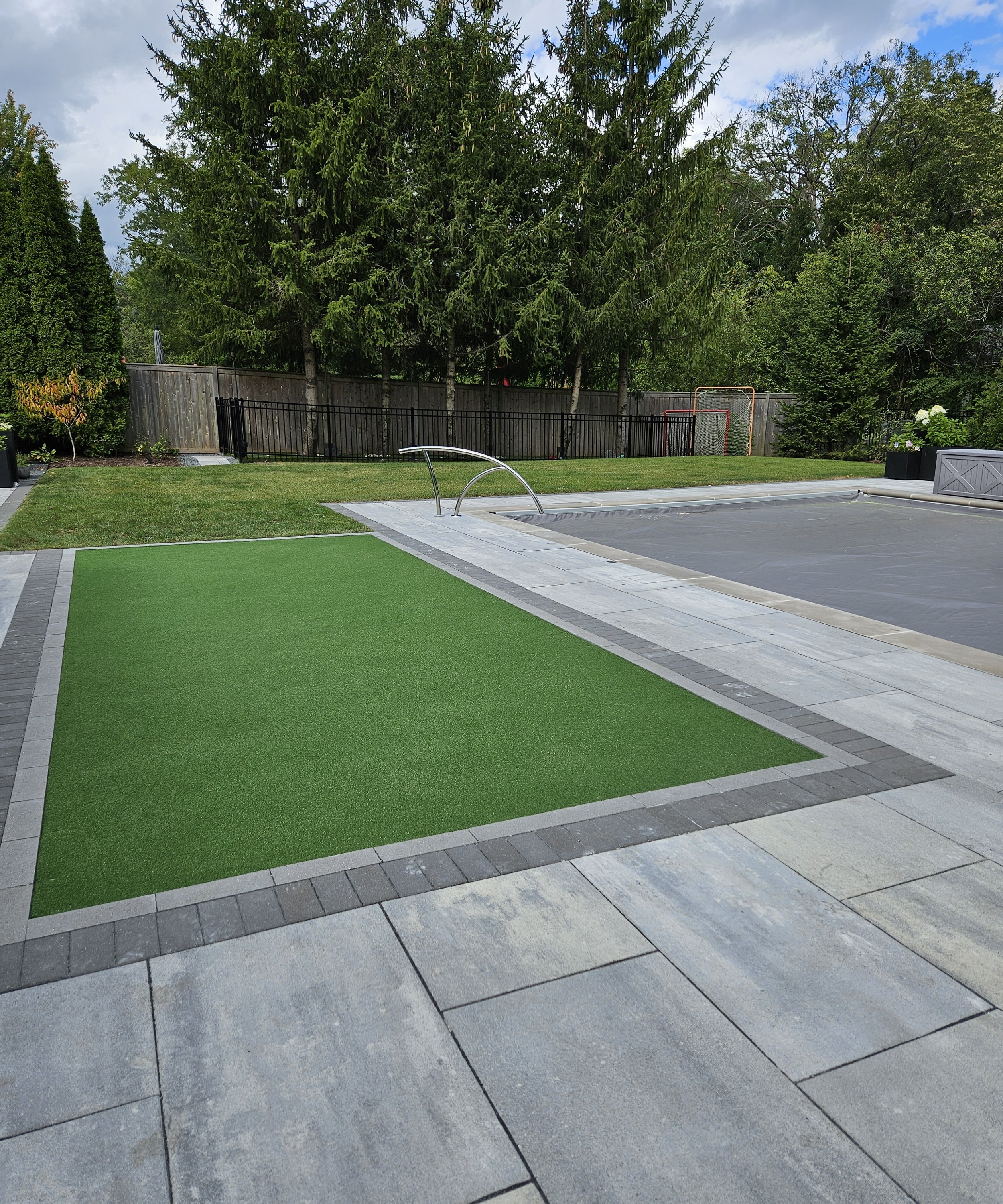 Artificial Turf: Low‑pile turf and synthetic flooring for indoor and outdoor solutions.