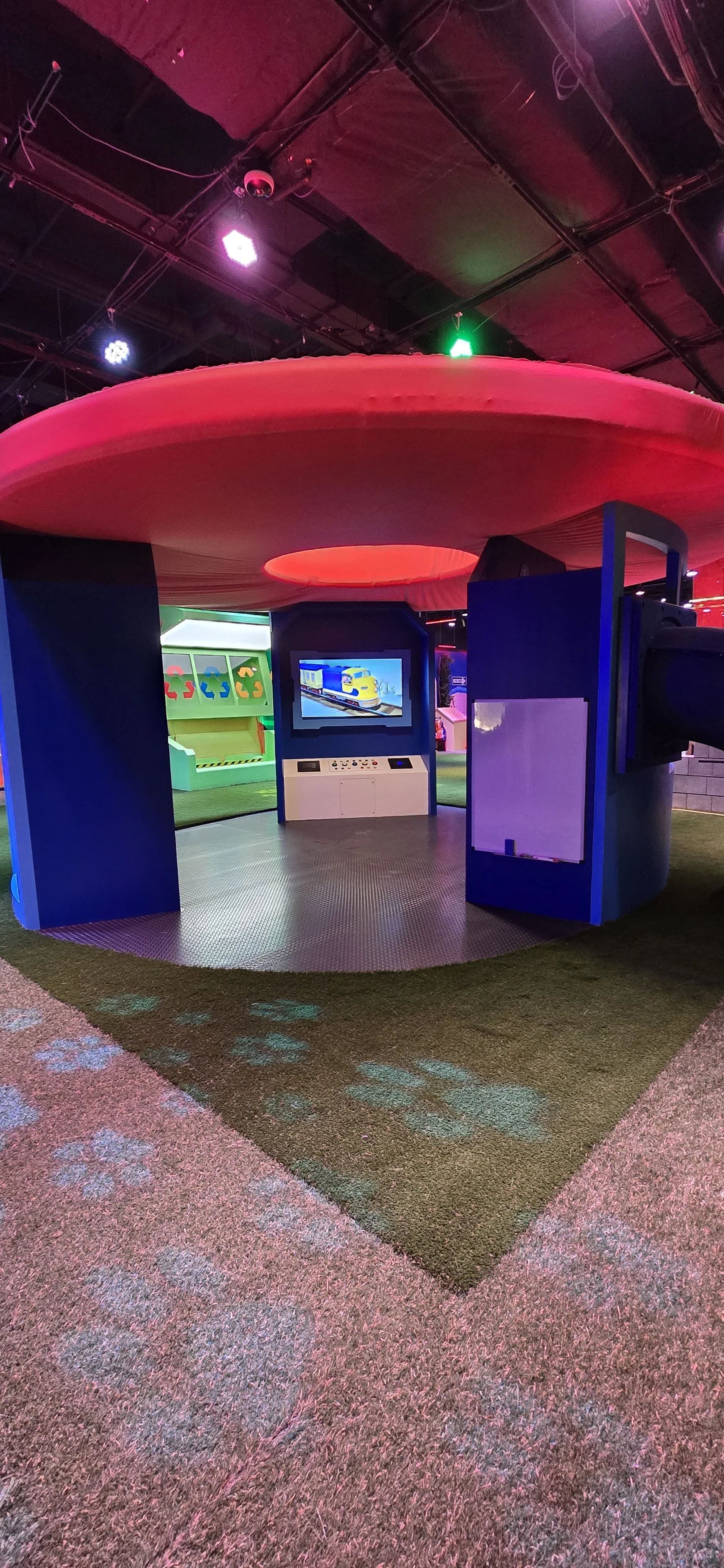 Artificial Turf - Outdoor & Indoor low‑pile mats and synthetic flooring, pet-friendly solutions.