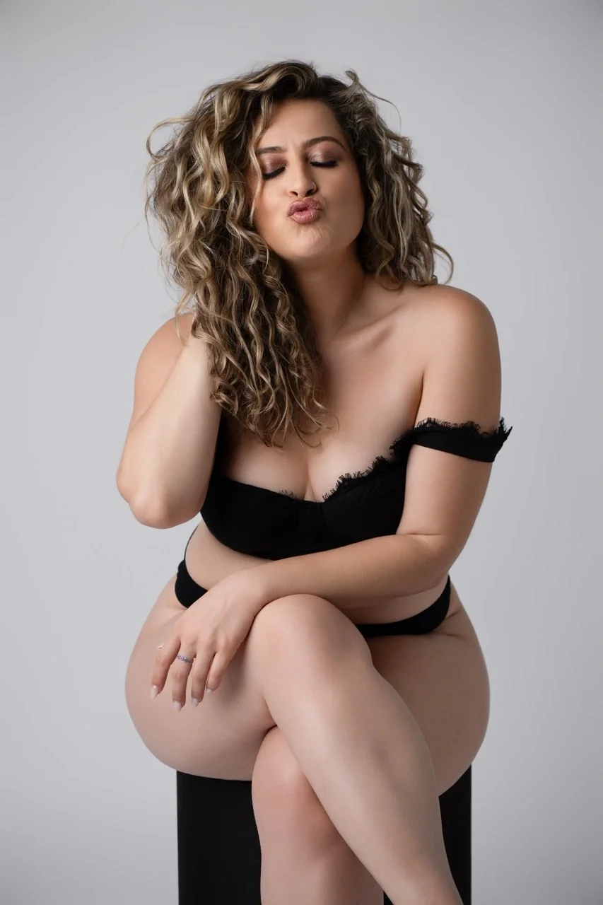 Glamorous boudoir photography in Orlando