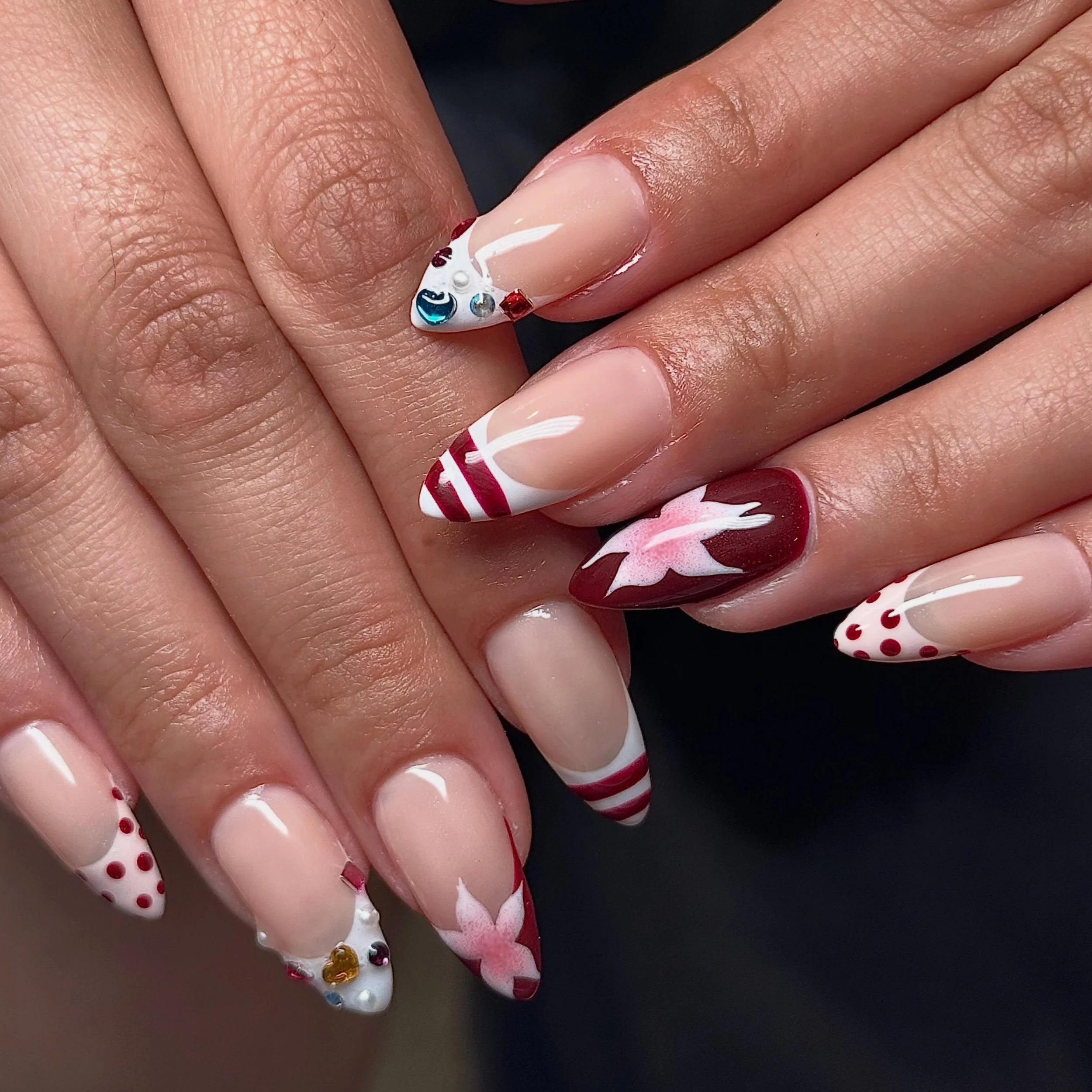 @_yulimedrano 🌺✨🤍
&bull;
&bull;
&bull;
&bull;
#almondgelx #frenchtip #airbrushnails #naildesign #nailsnailsnails