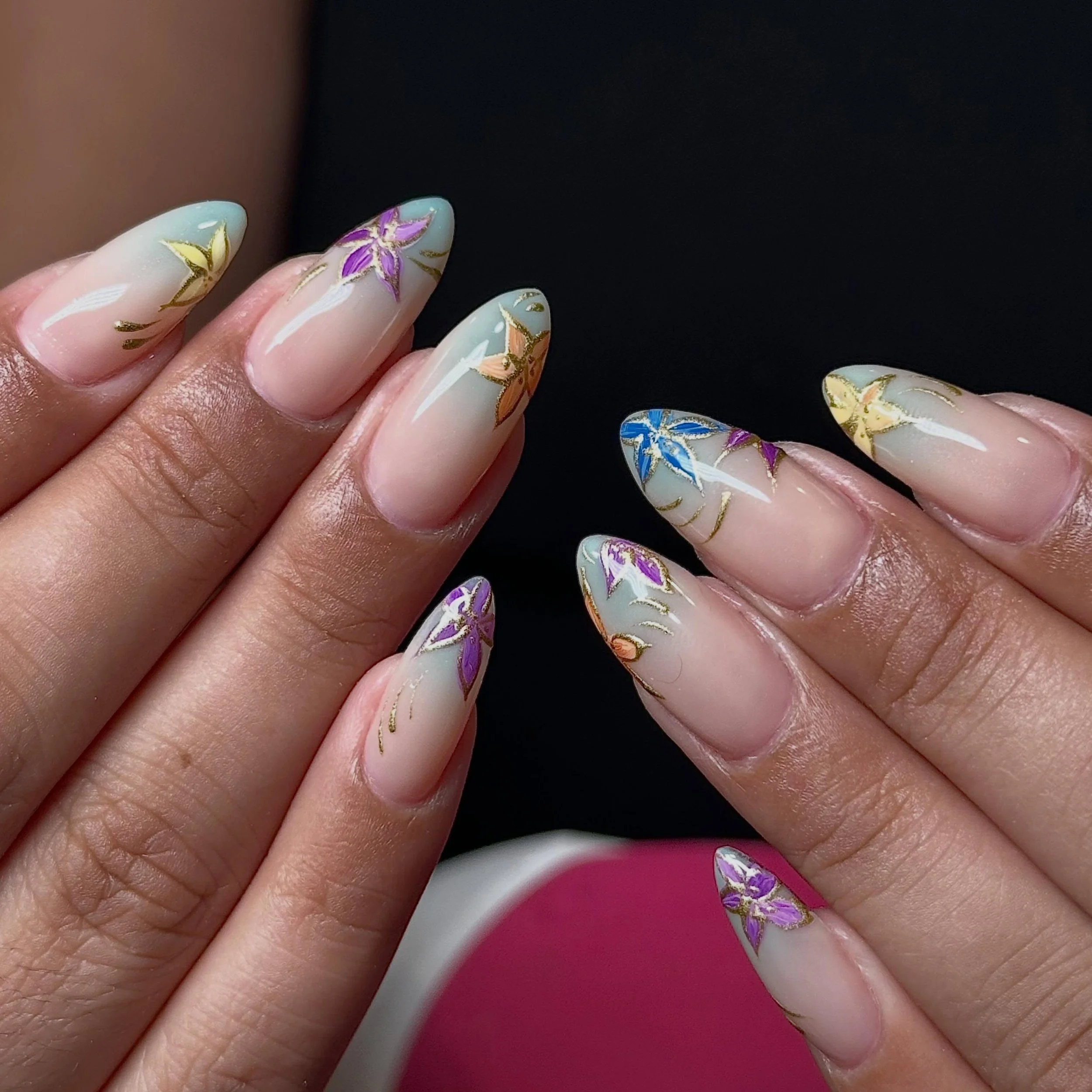 🌸🌺🌷🌻🌼
&bull;
&bull;
&bull;
&bull;
#gelextension #gelx #almondnailshape #naildesign #pinterestinspo